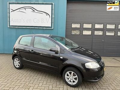 Zwart (metallic) Gebruikt 2009 VW Fox Trendline Hatchback | € 2.250 (Eerlijke prijs)