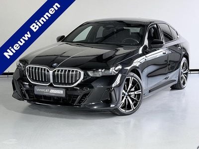 Zwart Occasion 2024 BMW 550e M Sport Sedan | € 69.950 (Goede deal)
