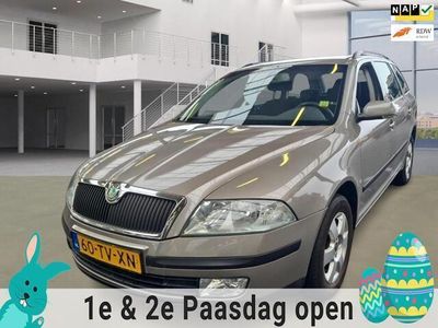 tweedehands Skoda Octavia Combi 1.6 FSI Elegance/AIRCO/PDC/TREKHAAK/CRUISE/2