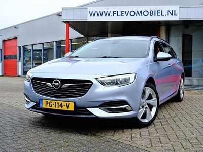 Grijs (metallic) Gebruikt 2017 Opel Insignia Edition Stationwagen | € 12.950 (Eerlijke prijs)