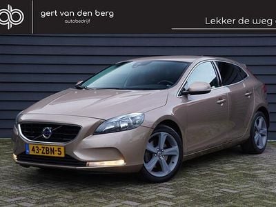 Bruin Gebruikt 2012 Volvo V40 Momentum Hatchback | € 9.600 (Eerlijke prijs)