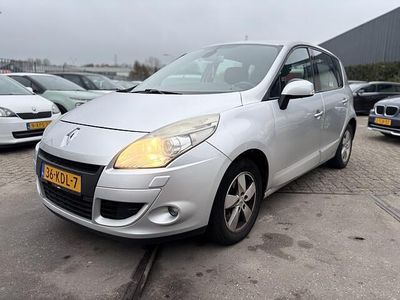 Grijs (metallic) Gebruikt 2009 Renault Scénic III Dynamique MPV | € 3.250 (Eerlijke prijs)