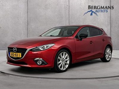 Rood Gebruikt 2015 Mazda 3 Hatchback | € 14.900 (Eerlijke prijs)