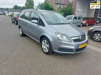 Grijs Gebruikt 2006 Opel Zafira Essentia MPV | € 999 (Eerlijke prijs)