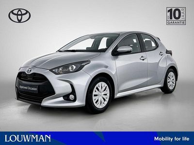 Zilver Gebruikt 2022 Toyota Yaris Hybrid Business Edition Hatchback | € 19.950 (Eerlijke prijs)