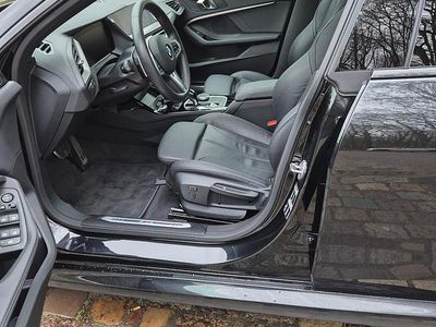 Zwart (metallic) Gebruikt 2024 BMW 220 Executive Coupé | € 41.000 (Iets duurder)