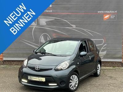 Grijs Gebruikt 2014 Toyota Aygo Hatchback | € 4.849 (Goede deal)