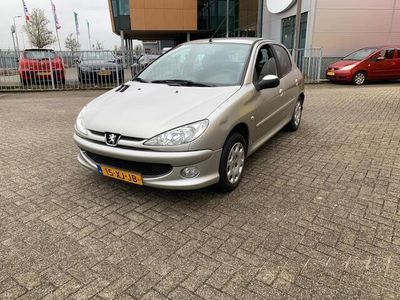 tweedehands Peugeot 206 1.4 Forever Grijs 2007 Stuurbekr Elek ramen 5drs