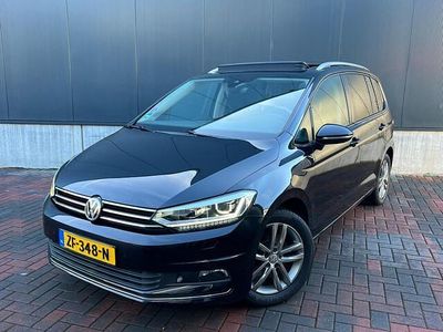 Zwart Occasion 2017 VW Touran Highline MPV | € 19.350 (Eerlijke prijs)