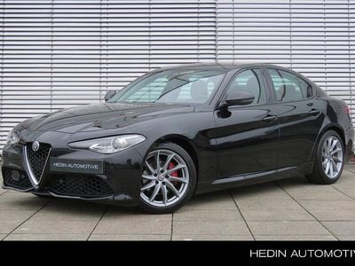 Zwart Gebruikt 2017 Alfa Romeo Giulia Super Sedan | € 26.445 (Eerlijke prijs)