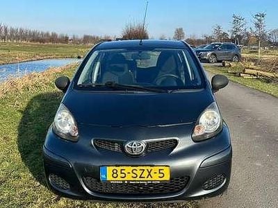 Occasion Toyota Aygo 68 PK (50 kW) 2012 Grijs Hatchback