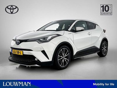 Wit Occasion 2017 Toyota C-HR Executive SUV | € 21.445 (Eerlijke prijs)