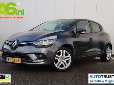 Grey titanium (tekpn) Gebruikt 2020 Renault Clio V Life Hatchback | € 8.900 (Goede deal)