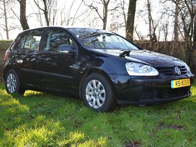 Zwart (metallic) Gebruikt 2005 VW Golf IV Comfortline Hatchback | € 3.950 (Iets duurder)
