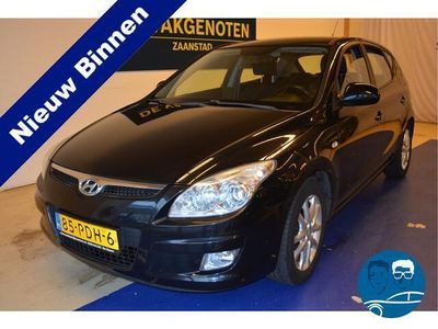 tweedehands Hyundai i30 2.0i Style Airco Cruisecont Pdc Navi Halfleer Mult