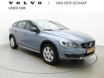 tweedehands Volvo V60 CC D3 150pk Automaat Polar+ / Elektr. Stoelen / Stuurw. en Stoelverwarming / Standkachel / DAB / Xenon / 17" / PDC Achter / Navigatie