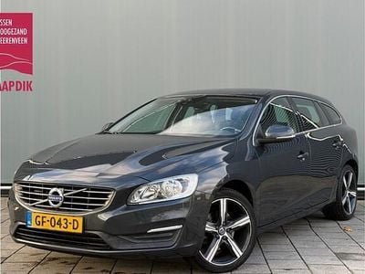 Grijs (metallic) Gebruikt 2015 Volvo V60 Momentum Stationwagen | € 5.999 (Goede deal)