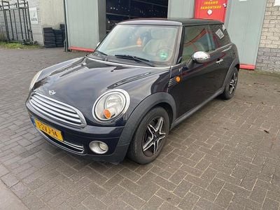 Zwart, metallic lak Occasion 2007 Mini ONE Hatchback | € 5.999 (Duur)