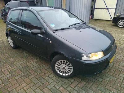 Grijs Occasion 2002 Fiat Punto Dynamic Hatchback | € 850 (Eerlijke prijs)
