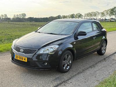 Zwart Occasion 2012 Kia ProCeed Plus Hatchback | € 3.950 (Eerlijke prijs)