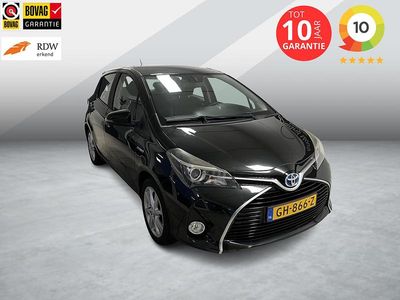 Zwart Gebruikt 2015 Toyota Yaris Hybrid Hatchback | € 11.950 (Eerlijke prijs)