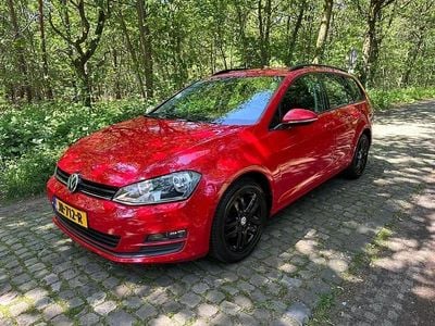 Rood Gebruikt 2016 VW Golf Trendline Stationwagen | € 8.500 (Goede deal)
