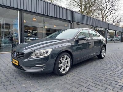 tweedehands Volvo S60 2.0 D4 Momentum Leer Navi Telefoon Cruise PDC Trekhaak 17inch Stoelverwarming Regensensor Electrisch inklapbare spiegels