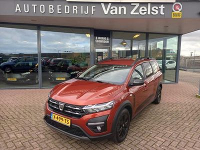 tweedehands Dacia Jogger 1.0 TCe Extreme 7p. Airco(automatisch), Carplay, Navigatie, Stoelverwarming, Parkeersensoren, Camera, Cruise control, Handsfree bellen, Dimlicht automatisch, Regensensor, Elektrische ramen en spiegels, Keyless, Auto in nieuwstaat, Fabrieksgar