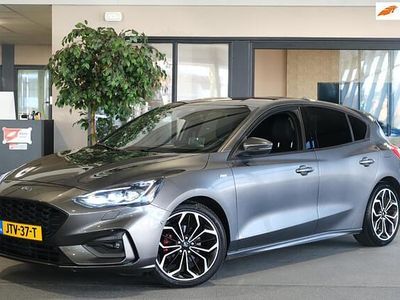 Grijs Occasion 2018 Ford Focus ST-Line Hatchback | € 15.950 (Eerlijke prijs)