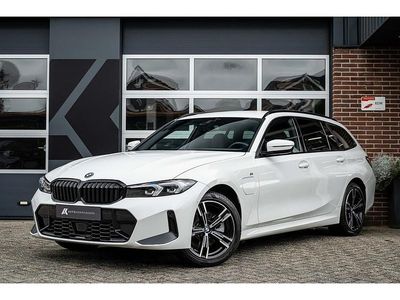 Wit Occasion 2024 BMW 330 M Sport Stationwagen | € 49.950 (Iets duurder)