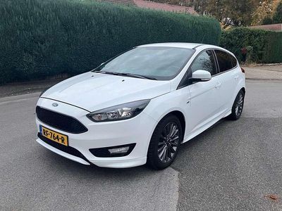 Wit Occasion 2016 Ford Focus Titanium Hatchback | € 7.495 (Iets duurder)
