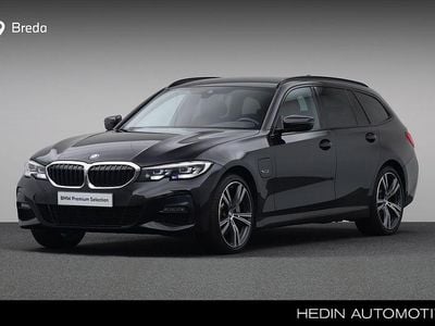 Zwart Gebruikt 2022 BMW 330e Executive Stationwagen | € 34.880 (Goede deal)