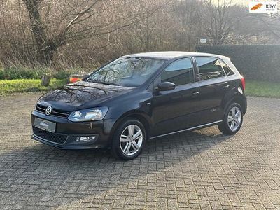 Zwart (metallic) Gebruikt 2013 VW Polo Highline Hatchback | € 9.450 (Goede deal)