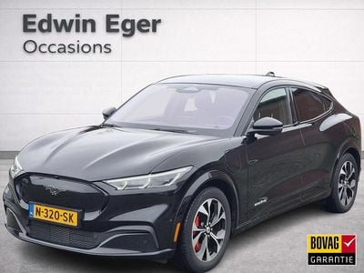 Zwart (metallic) Occasion 2021 Ford Mustang Mach-E SUV | € 25.945 (Goede deal)