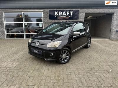 Zwart (metallic) Occasion 2015 VW up! CLUB Hatchback | € 4.940 (Eerlijke prijs)