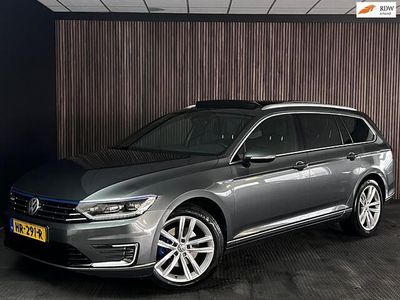 Grijs (metallic) Occasion 2015 VW Passat Highline Stationwagen | € 12.950 (Eerlijke prijs)
