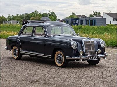 Mercedes 220