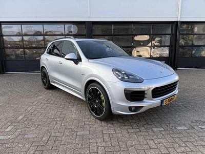Grijs Occasion 2016 Porsche Cayenne S E-Hybrid Platinum Edition SUV | € 31.500