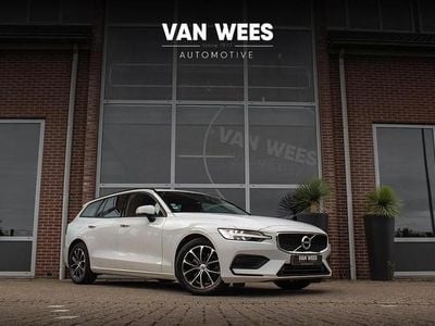 Wit Occasion 2022 Volvo V60 Momentum Stationwagen | € 22.450 (Eerlijke prijs)