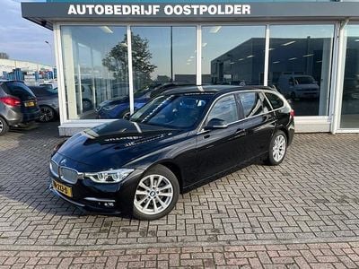 Zwart Occasion 2018 BMW 318 Luxury Line Stationwagen | € 17.950 (Eerlijke prijs)