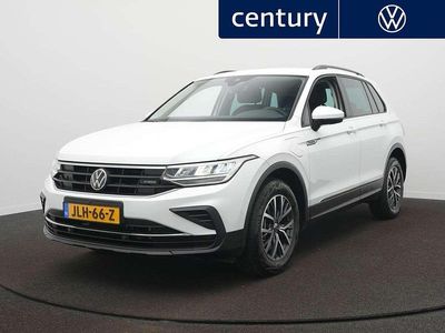 Wit Occasion 2023 VW Tiguan Business+ SUV | € 29.400