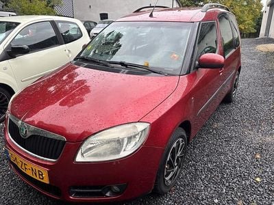 Rood Gebruikt 2008 Skoda Roomster Style MPV | € 650 (Goede deal)