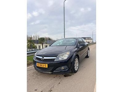 Zwart Occasion 2009 Opel Astra GTC Hatchback | € 2.950 (Eerlijke prijs)