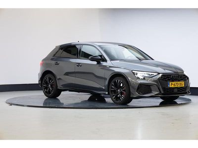 Grijs Occasion 2022 Audi A3 Sportback Competition Hatchback | € 27.750 (Super prijs)