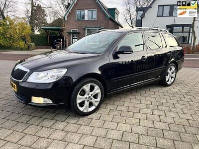 Zwart Gebruikt 2011 Skoda Octavia Elegance Stationwagen | € 6.799 (Eerlijke prijs)