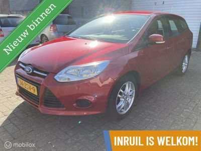 Rood Occasion 2013 Ford Focus Titanium Stationwagen | € 3.750 (Eerlijke prijs)