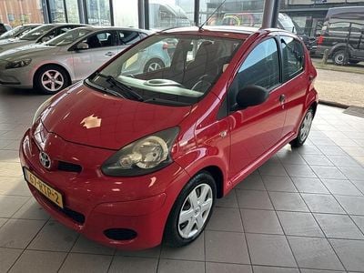 Rood Occasion 2011 Toyota Aygo Hatchback | € 1.995 (Eerlijke prijs)