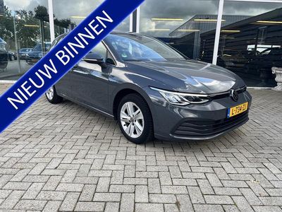 Grijs Occasion 2021 VW Golf VIII Life Hatchback | € 16.950 (Eerlijke prijs)