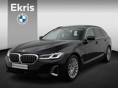 Zwart Occasion 2023 BMW 530e Comfort Edition Stationwagen | € 43.950 (Duur)