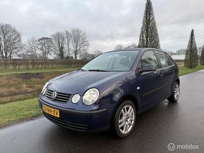 Blauw Gebruikt 2003 VW Polo Hatchback | € 1.700 (Eerlijke prijs)